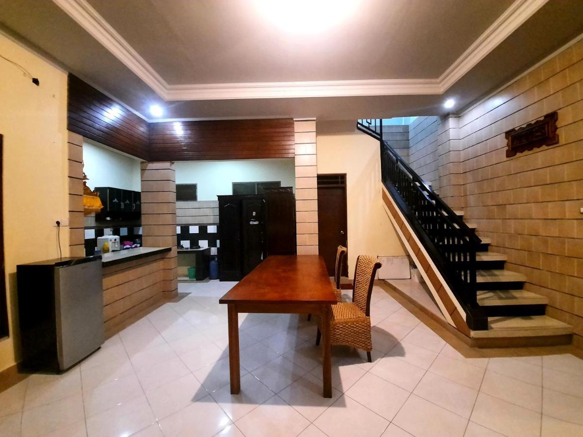 Ganggas Homestay Jimbaran Esterno foto
