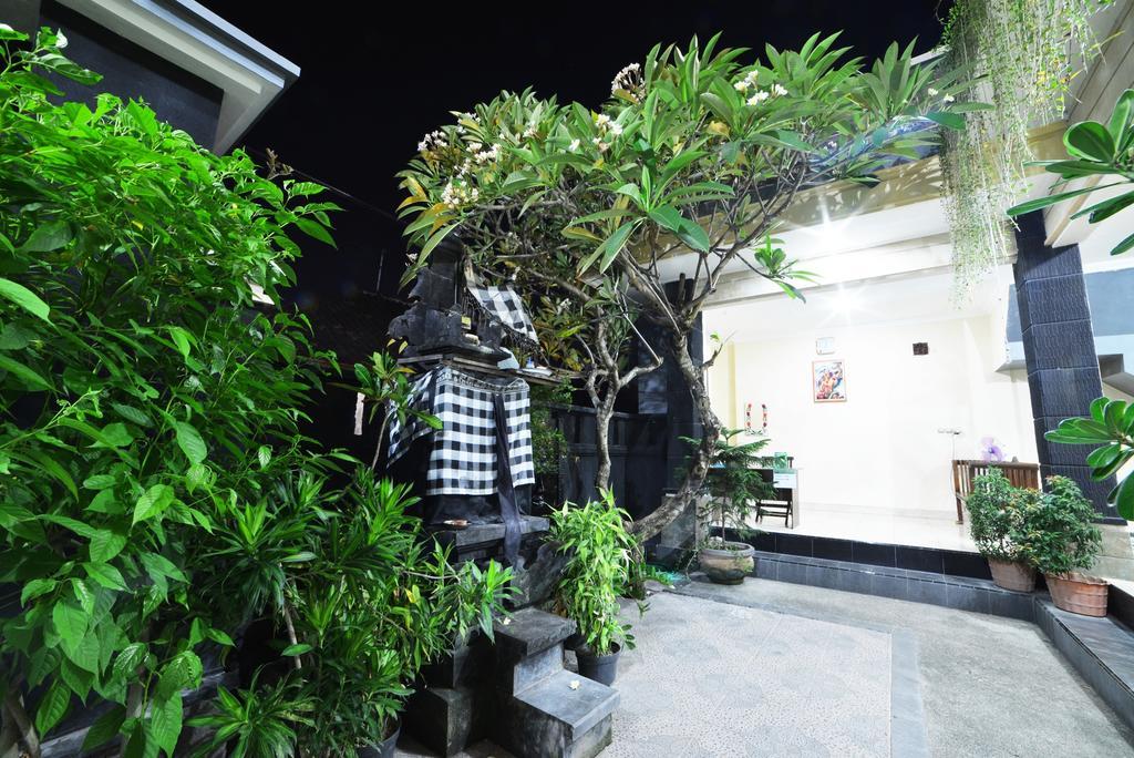 Ganggas Homestay Jimbaran Esterno foto