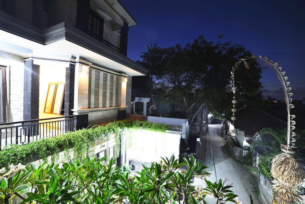 Ganggas Homestay Jimbaran Esterno foto