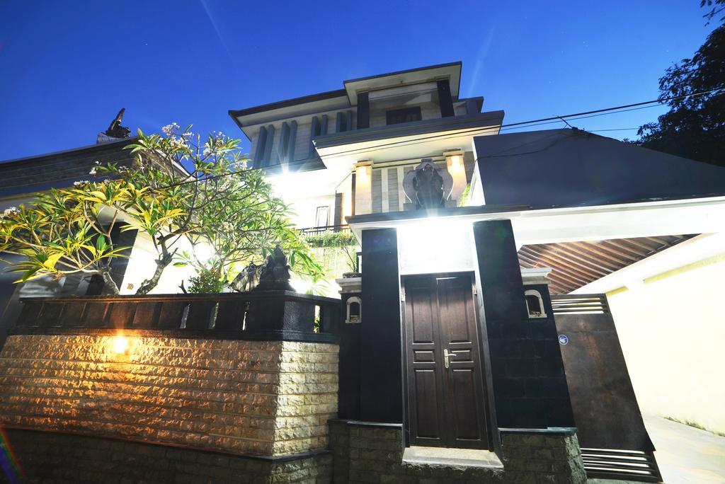 Ganggas Homestay Jimbaran Esterno foto